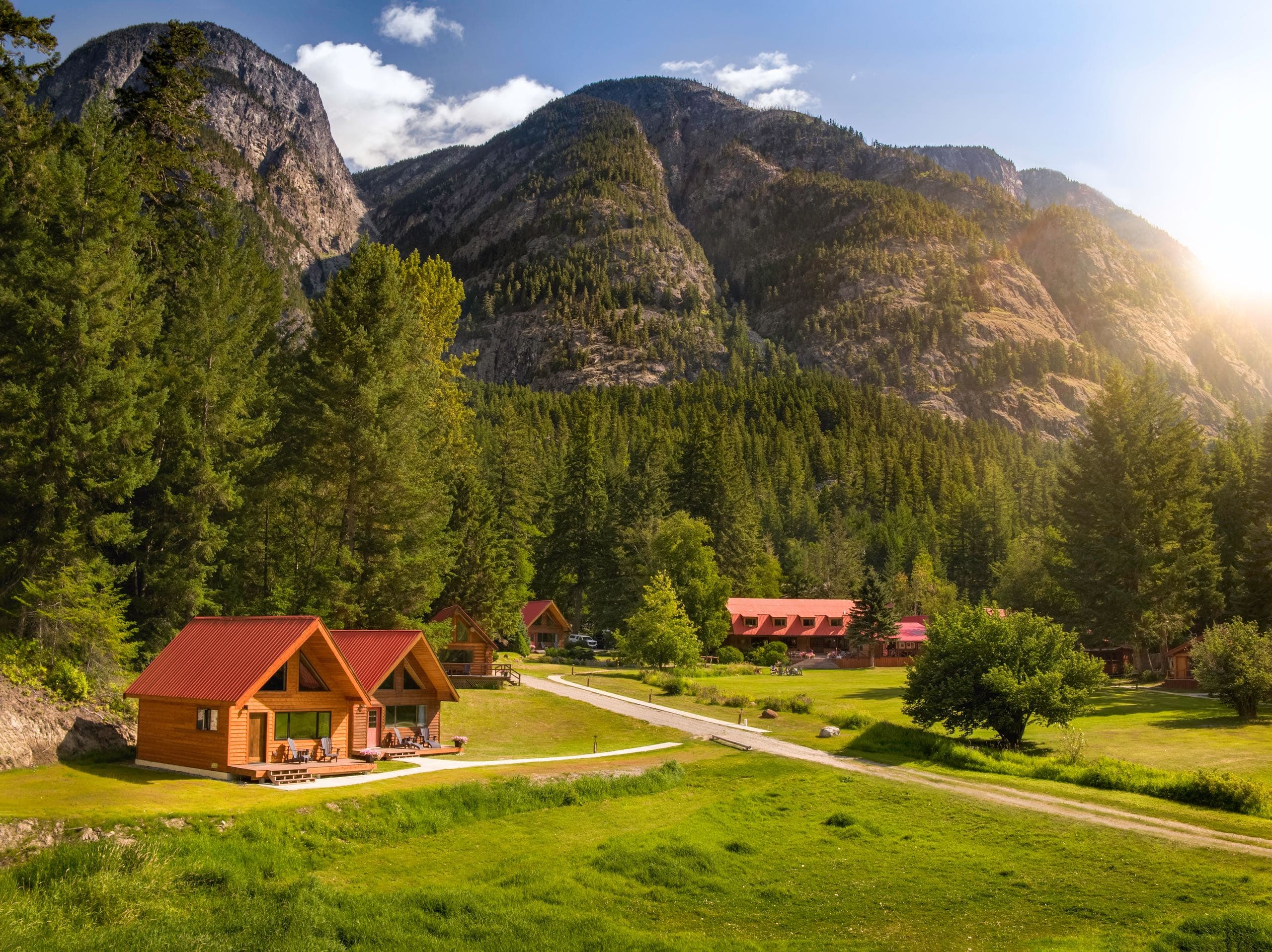 Front lawn at Tweedsmuir Park Lodge