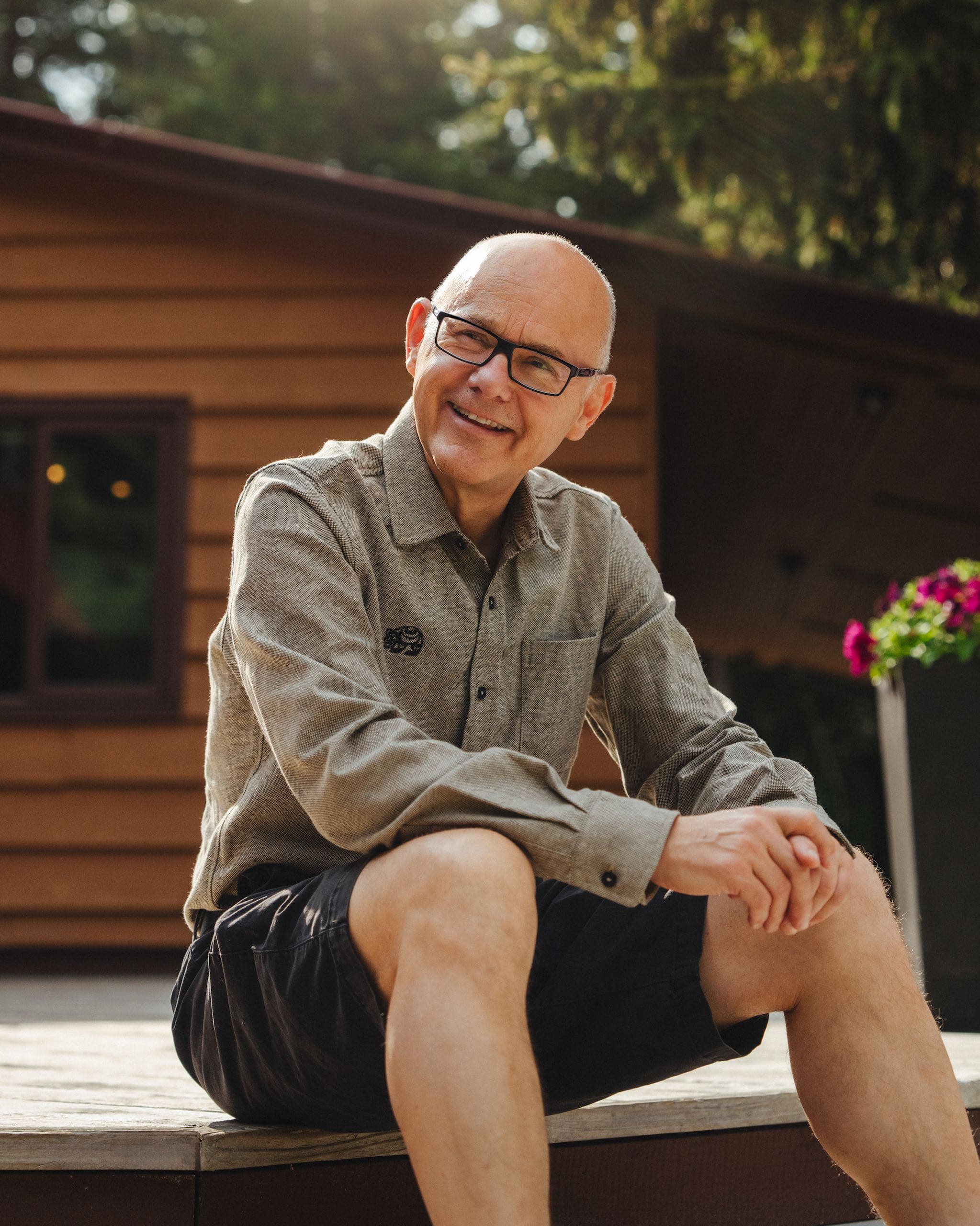 Beat Steiner sitting on a porch